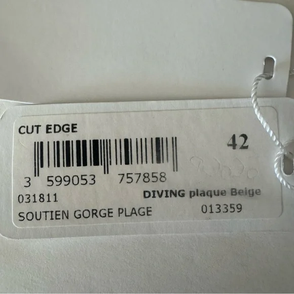 NWT ERES “Edge Cut” Triangle Bikini Top With Buckle Detail in Navy - Picture 6 of 16